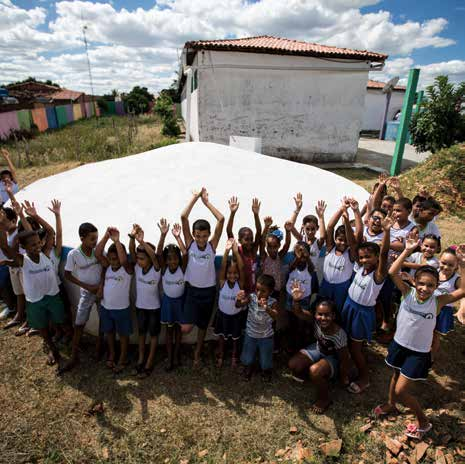 Cisternas escolares Acesso à água no meio escolar é garantia de criança estudando o ano todo com saúde, inclusive durante a seca 2.