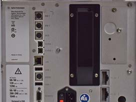 Conector de entrada BCD Esse conector oferece dois relés de controle e uma entrada BCD para uma válvula de seleção de fluxo ou para um dispositivo gerador de BCD.