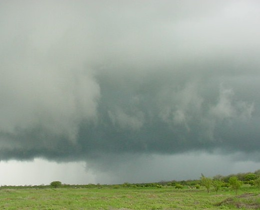 Na Figura 1, pode-se observar uma nuvem com chuvas na comunidade de Cacimba do Baltazar em 20 de janeiro de 2004.