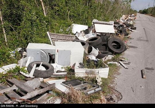 Legislação 80 projetos de cunho ambiental tramitam na Câmara e Senado, entre eles: 1.Política Nacional de Resíduos Sólidos 2.