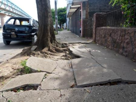 DILATAÇÃO TÉRMICA DOS SÓLIDOS Todos os corpos, quando aquecidos,