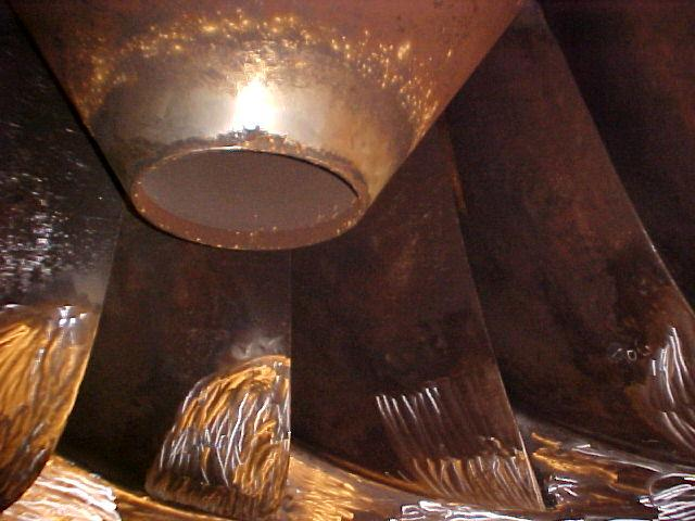 Detecção de Cavitação em Máquinas Hidroelétricas Turbina Avariada Turbina Recuperada A passagem da água pelas pás gera turbulência, criando zonas de baixa pressão; A baixa pressão