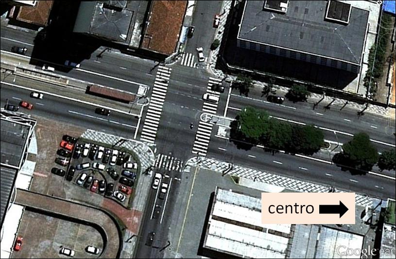 Vista do cruzamento Av. Rio Branco X R. Ribeiro da Silva O cruzamento Av. Rio Branco X R. Ribeiro da Silva tem as seguintes características: na Av.