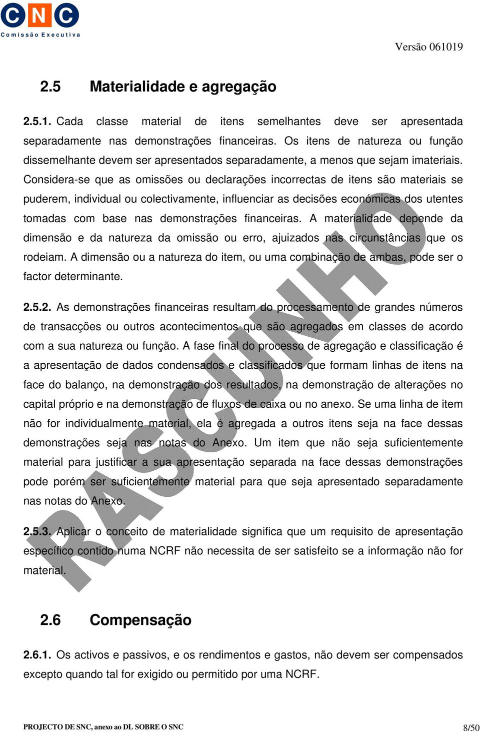 Considera-se que as omissões ou declarações incorrectas de itens são materiais se puderem, individual ou colectivamente, influenciar as decisões económicas dos utentes tomadas com base nas