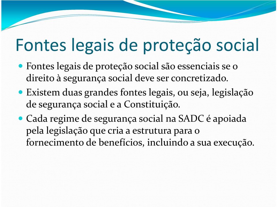 Existem duas grandes fontes legais, ou seja, legislação de segurança social e a Constituição.