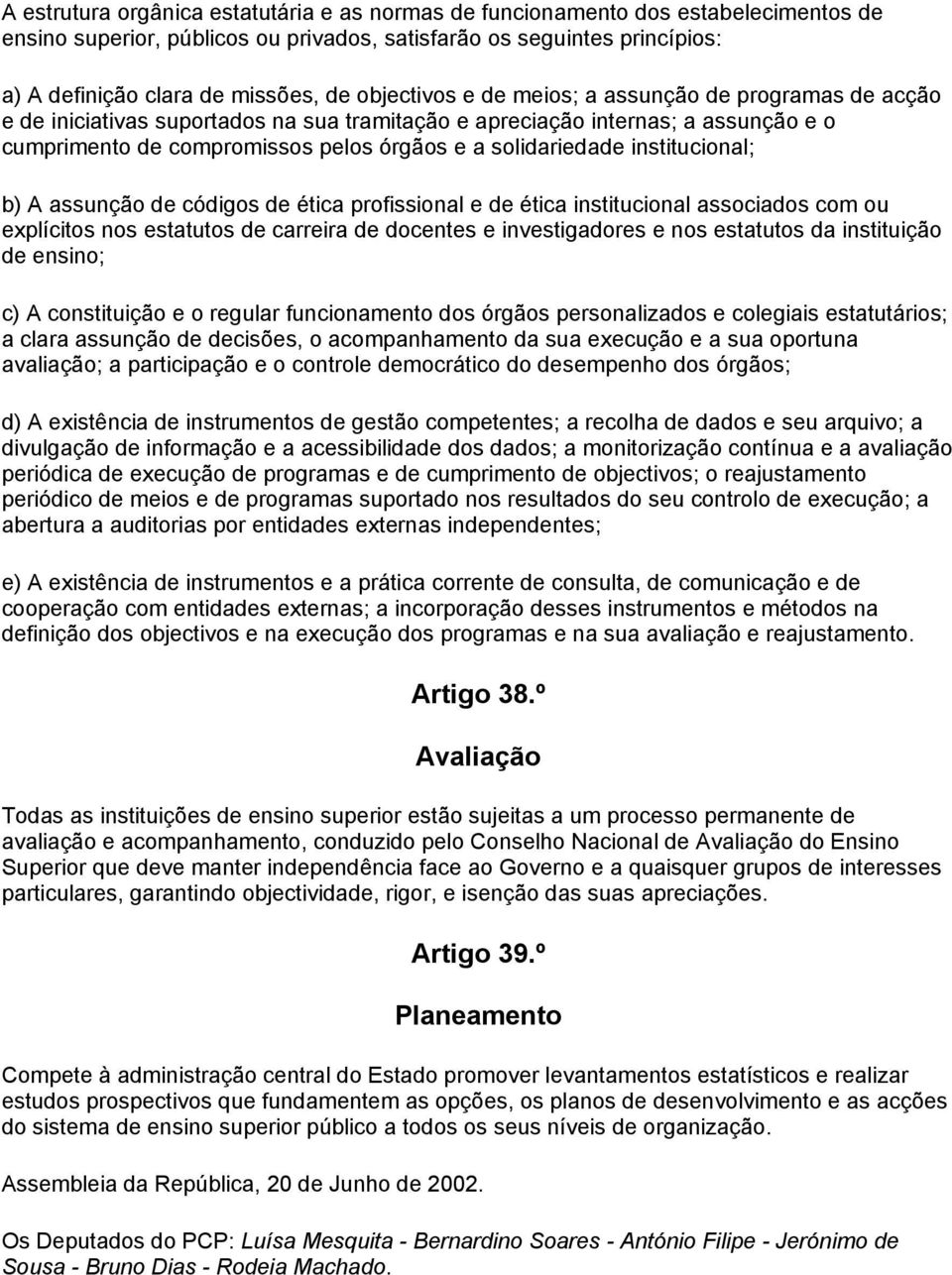 institucional; b) A assunção de códigos de ética profissional e de ética institucional associados com ou explícitos nos estatutos de carreira de docentes e investigadores e nos estatutos da