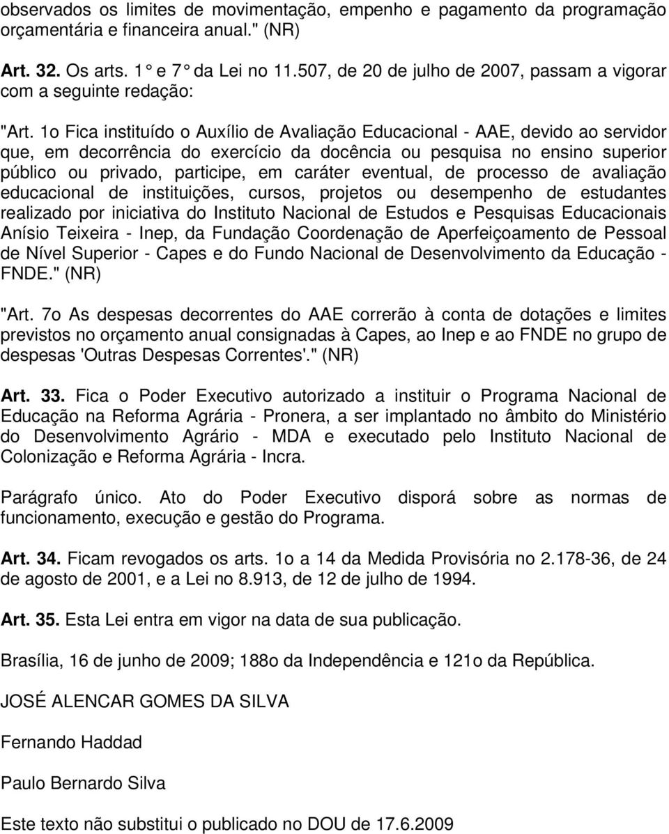 1o Fica instituído o Auxílio de Avaliação Educacional - AAE, devido ao servidor que, em decorrência do exercício da docência ou pesquisa no ensino superior público ou privado, participe, em caráter