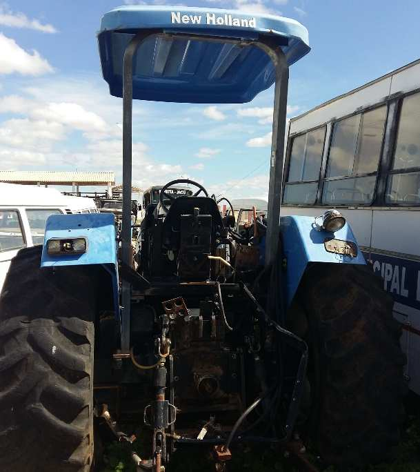 LOTE 05 LANCE INICIAL 05 TRATOR DE PNEU NEW HOLLAND TL85,ANO 2006 SITUAÇÃO DO VEÍCULO: MOTOR