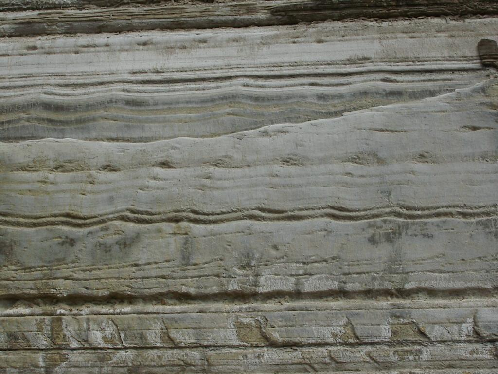 A deposição dos sedimentos O modo de deposição é extremamente importante nas características da rocha sedimentar que