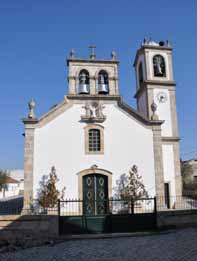 Conhecer o passado no presente ARQUEOLOGIA Monumento - Igreja Paroquial de Pegarinhos / Igreja de Nossa Senhora da Assunção Tipologia - Arquitetura religiosa, barroca.