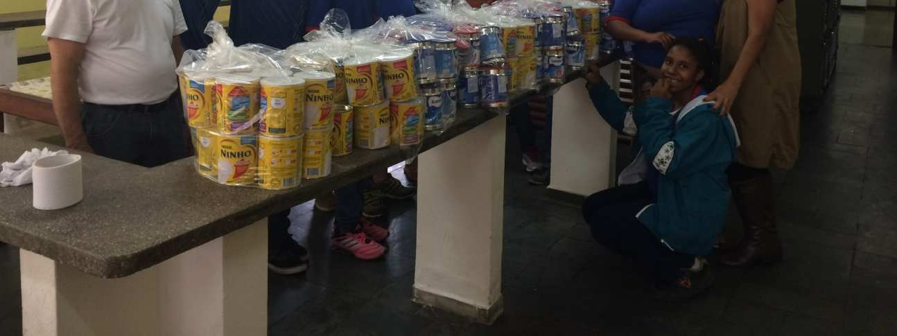 Ações voluntarias de Belo Horizonte Entrega de leite nas entidades: Escola Estadual