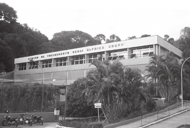 Centro de Treinamento SENAI Alfried Krupp O Centro de Treinamento SENAI Alfried Krupp foi criado, inicialmente, para atender, a uma exigência da modernização em São Paulo: formar e aperfeiçoar