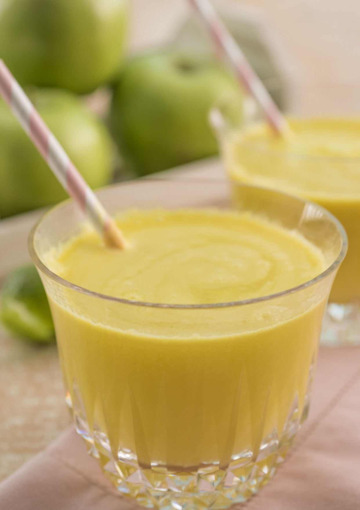 maçã verde, maracujá e limão Rendimento: 4 copos Dica: Esse suco é ótimo para combater o colesterol!