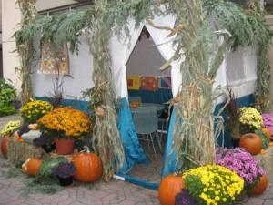 Vítor Quinta Setembro 2009; revisto em Outubro de 2016 A FESTA DOS TABERNÁCULOS (também conhecida como A Festa das Cabanas (Sukkot) ou a Festa da Sega 1 ) Esta Solenidade de YHWH, no Hebraico, é