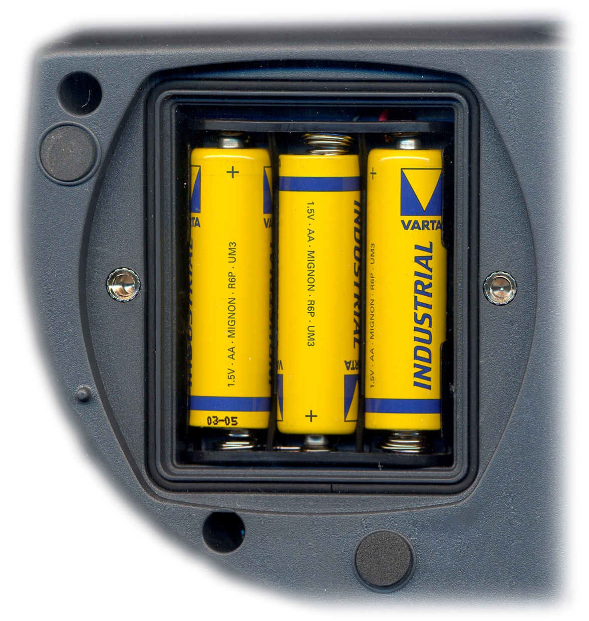 SINAL DE BATERIA DESCARREGADA E SUSTITUIÇÃO DAS BATERIAS O símbolo de bateria no display fornece constantemente o status de carga das baterias.