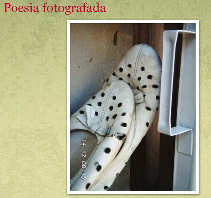 A POÉTICA DO CIBERESPAÇO: ENTRELAÇAMENTO DE DIFERENTES LINGUAGENS Figura 1 - Poesia Fotografada Fonte: CARVALHO, Gabriela Cristina. Fragmentos de ser e outros pedaços. Weblog.