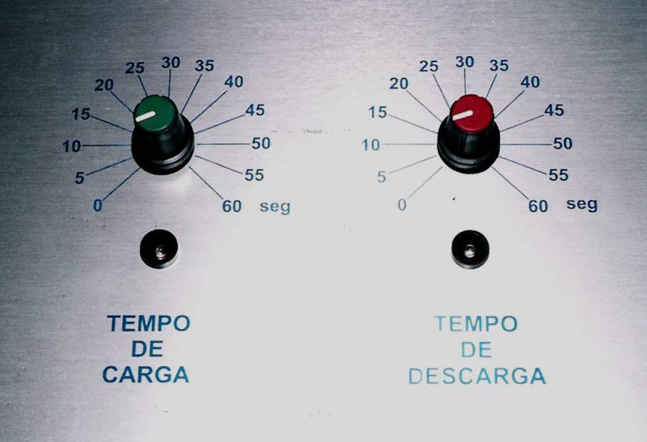 3 - OPERAÇÃO A bomba trabalha pela injeção de ar no espaço anular formado pelo corpo da bomba e a bexiga, que fica conectado a duas válvulas.