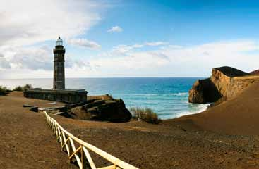 DATAS DE PARTIDA Quartas-feiras Julho 11 18 25 Agosto 1 8 15 22 NOTAS O alojamento na ilha das Flores e na ilha de São Jorge é de 3 estrelas, pelo fato de nessas ilhas não existir hotelaria de