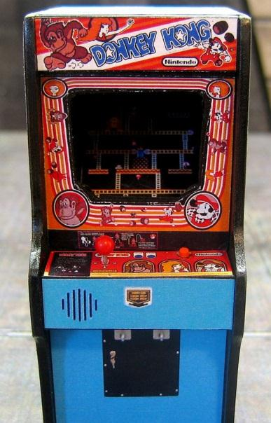 3 Depois apareceram os primeiros consoles com controle do tipo joystick, sendo o mais importante o Atari 2600, que dominou o mercado entre o final dos anos 70 e início dos anos 80 (BATISTA et al.