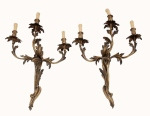 60 :: Pequena Cómoda estilo Luís XV Facheada a pau-santo com embutidos em buxo. Ferragens em bronze. Defeito num pé. Dim. 72 x 71 x 44 cm. 61 :: Mesa de Apoio Em madeira dourada. Dim. 67 x 50 x 30 cm.