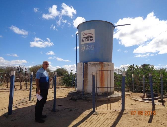 Povoado de Umbiguda Em visita de campo identificou-se que a comunidade possui 2 sistemas de abastecimento de água para atender pequenos agrupamentos comunitários, utilizando-se de manancial