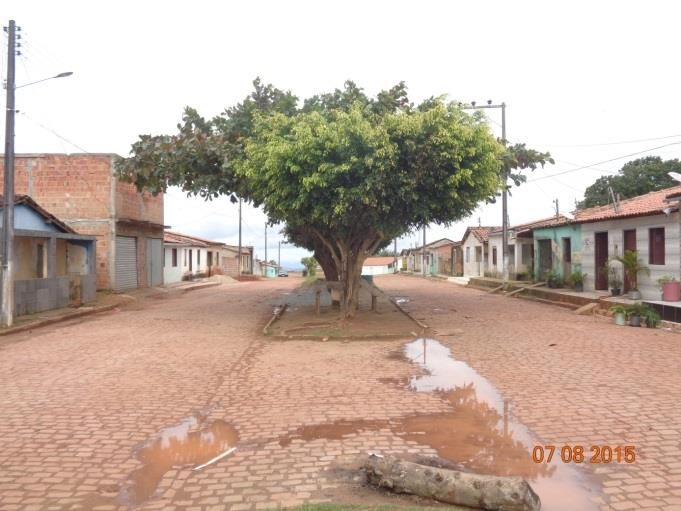 Figura 116 Ausência de dispositivos de microdrenagem à esquerda Distrito de Taquarandi e à direita Povoado de Campo Grande Fonte: Gerentec, 2015.