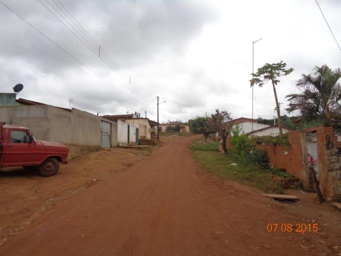 Figura 118 Vias não pavimentadas e sinais de erosão à esquerda Povoado de Sambaíba e à direita Povoado de Barrocão de Cima Fonte: Gerentec, 2015.