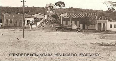 Figura 15 - Praça Juracy Magalhães/Centro da Cidade - Ano 1961 Fonte: Portal Cidade Mirangaba-BA, 2015. 4.3.2. População De acordo com dados do Censo de 2010 a população total de Mirangaba é de 16.
