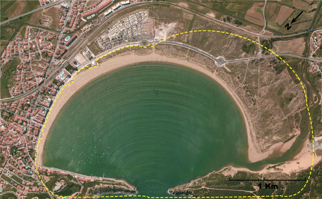 Síntese Descrição sumária Litologias Interesses geomorfológicos principais Evolução geomorfológica Este setor costeiro é uma baía abrigada, com uma orientação NE-SW, em que a dinâmica sedimentar é