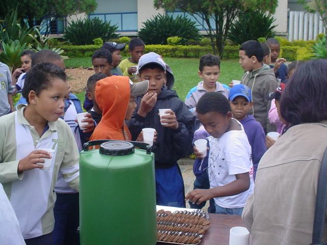 Quantidade Subestação Taquaril Adequações necessárias Alunos atendidos 1200 1000 1007 1059 996 1083 1080* Melhoria no transporte dos alunos 800 600 455 594 778 400 305 200