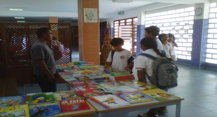 FEIRA DO LIVRO NA EPRC Nos dias 12 e 13 de dezembro, realizou-se na Escola Portuguesa Ruy Cinatti (EPRC) uma Feira do Livro, iniciativa promovida pela coordenadora da Biblioteca, Liliana Eira, e à