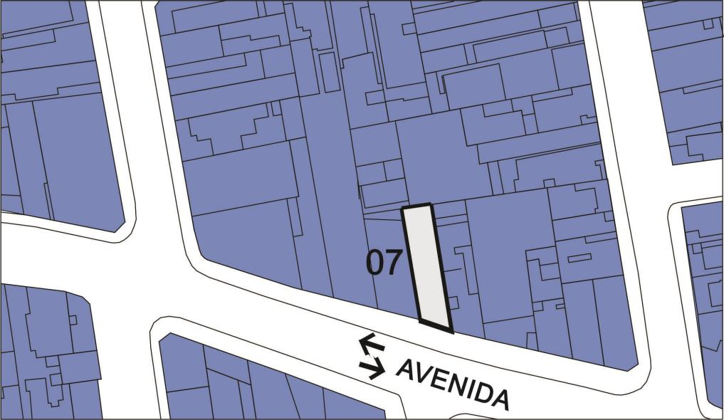 4.7. Igreja 07 4.7.1. Zoneamento e entorno Esta igreja está localizada em uma ZCPa 31 numa avenida de mão dupla, tráfego intenso, com muitos ônibus e caminhões.