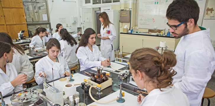 FACULDADE DE FARMÁCIA pelo conhecimento, pela inovação 1.