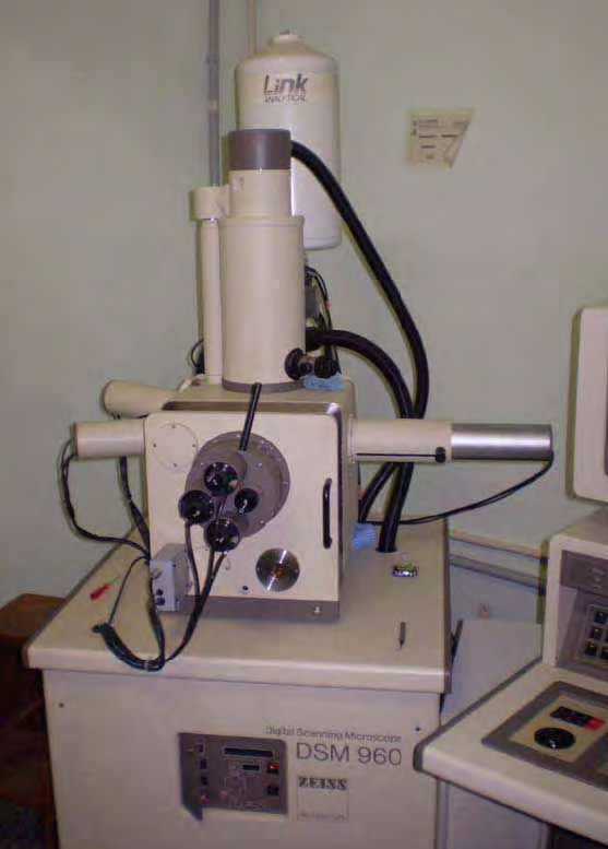 71 Figura 43: Microscópio Eletrônico de Varredura utilizado O objetivo para a realização dos ensaios de MEV foi