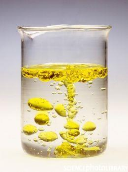 DEFINIÇÃO LIPÍDEOS - Conjunto de substâncias com estruturas químicas diversas, solúveis em solventes orgânicos e insolúveis em água