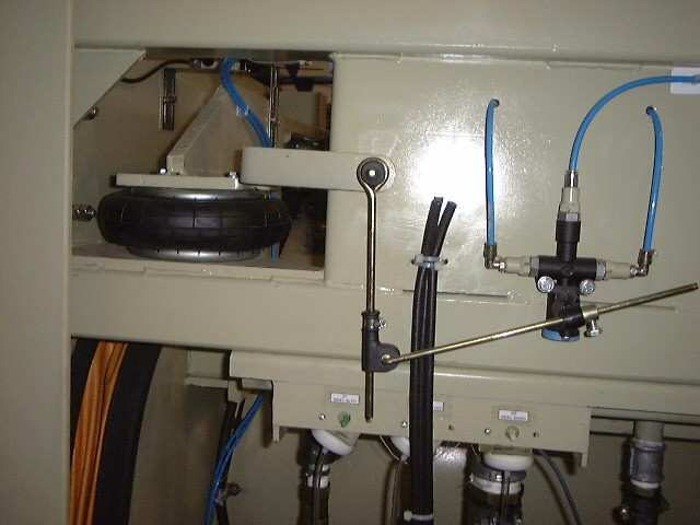 MAMUTE - Suspensão pneumática com pneu de apenas um gomo (mais estável) e controlado por válvula niveladora, resultando em uma