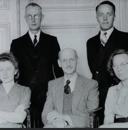 A História da Vida de Anne Frank Com permissão do Imperial War Museum / B5103 com seu filho Peter, e Fritz Pfeffer.