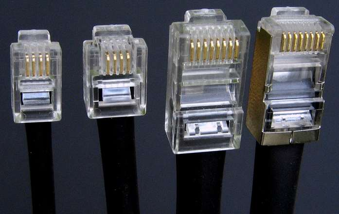 - Conectores: - Os cabos par-trançado utilizam o RJ (Registered Jack) como conector - Tomada Registrada - Em 1976, a FCC