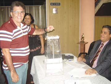 Sem esconder a emoção, desejou boa sorte à nova gestão E, colocou-se a disposição de todos os colegas, para o que for necessário.