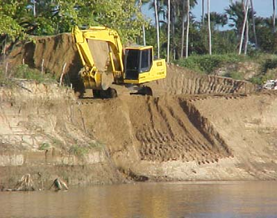 Figura 3: Degradação das margens do Rio Jaguaribe para construção de viveiros de camarão.