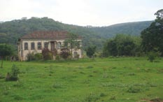 centro deste, encontramos a casasede da Fazenda Recreio.