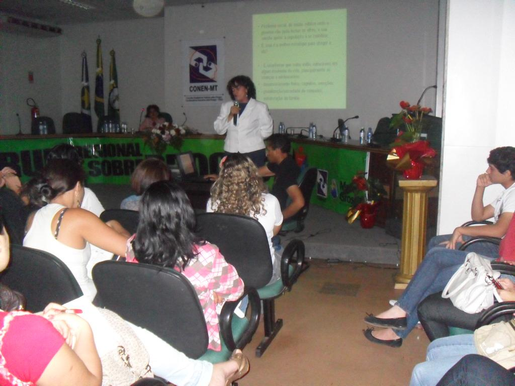 Batista Filho- Prefeito de Alto Araguaia; Maria Luiza Machado, Vereadora; Maria Jacobina da Cruz Bezerra, Coordenadora Cientifica da Pesquisa e Fórum sobre Drogas; Alzimar Batista Rezende, Presidente