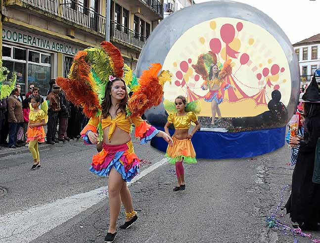 Globo de Confettis Sobre Rodas para Desfile 895 O Carro alegórico que faltava ao seu Carnaval! O fantástico Globo Gigante agora pode percorrer as ruas da cidade causando euforia por onde passa.