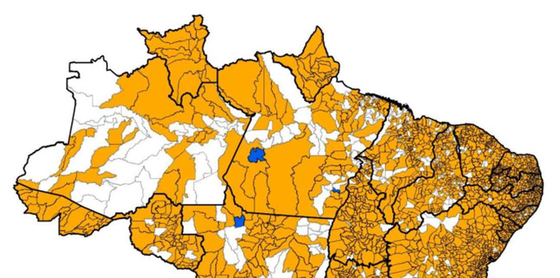 Figura 93 - Representação espacial da amostra de municípios cujos dados de abastecimento de água estão presentes no SNIS/2014 571 A dependência dos SAAEs das administrações municipais é outro dado
