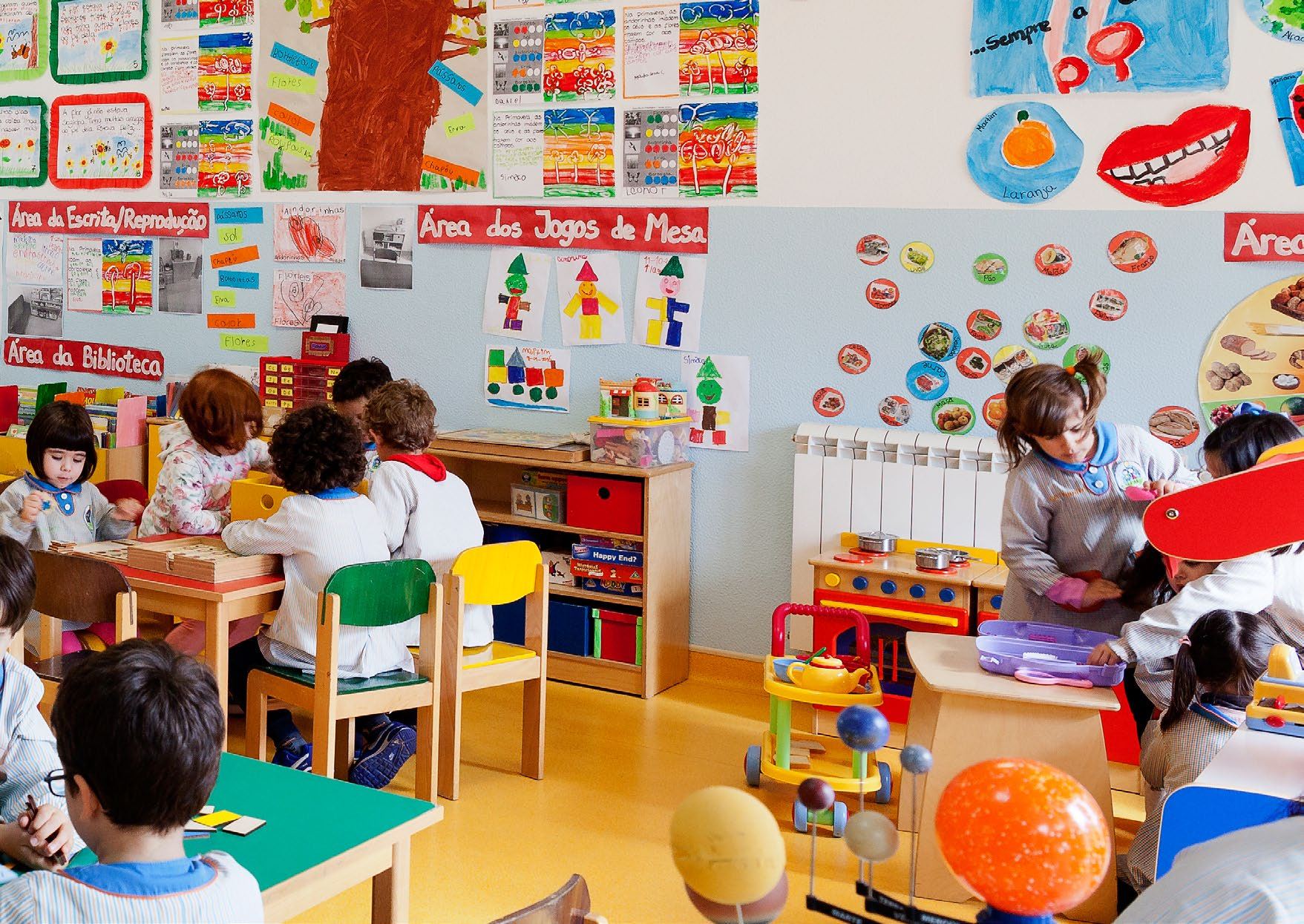Desta forma, as nossas salas estão organizadas num espaço educativo funcional, que permite às nossas crianças aprendizagens diversificadas.