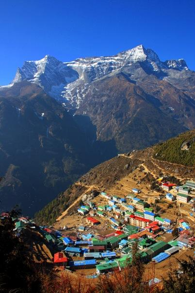 TREKKING AO EBC DIA 3: VOO PARA LUKLA (2.800m) E TREKKING PARA PHAKDING (C, A, J) Após o café da manhã, traslado para o aeroporto de Katmandu e embarque com destino a Lukla (45 min.