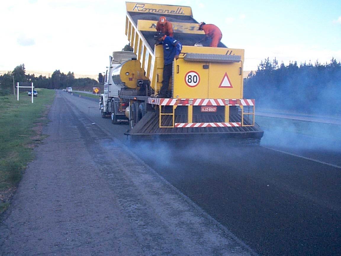 Aplicação de TSD na Rodovia BR-376 entre Curitiba e Ponta Grossa