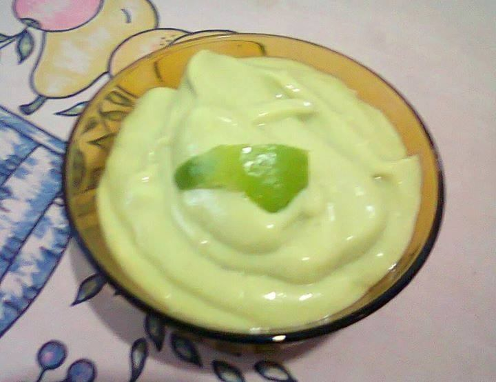 Creme de Abacate INGREDIENTES 1 lata de leite condensado 1 abacate médio 1 colher de sopa de