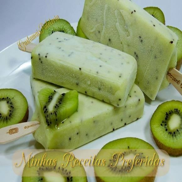 Paletas com Iogurte Grego e Kiwi Como Fazer: 1 xícara de iogurte grego, 1 xícara de leite, 1 xícara de Kiwi Bata tudo no liquidificador, coloque em