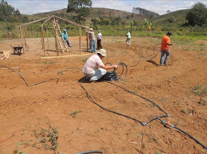 Fortalecimento da Agroecologia na Escola Família Agrícola de Brejetuba Por meio dos bolsistas no núcleo, semanalmente estamos indo na Escola Família